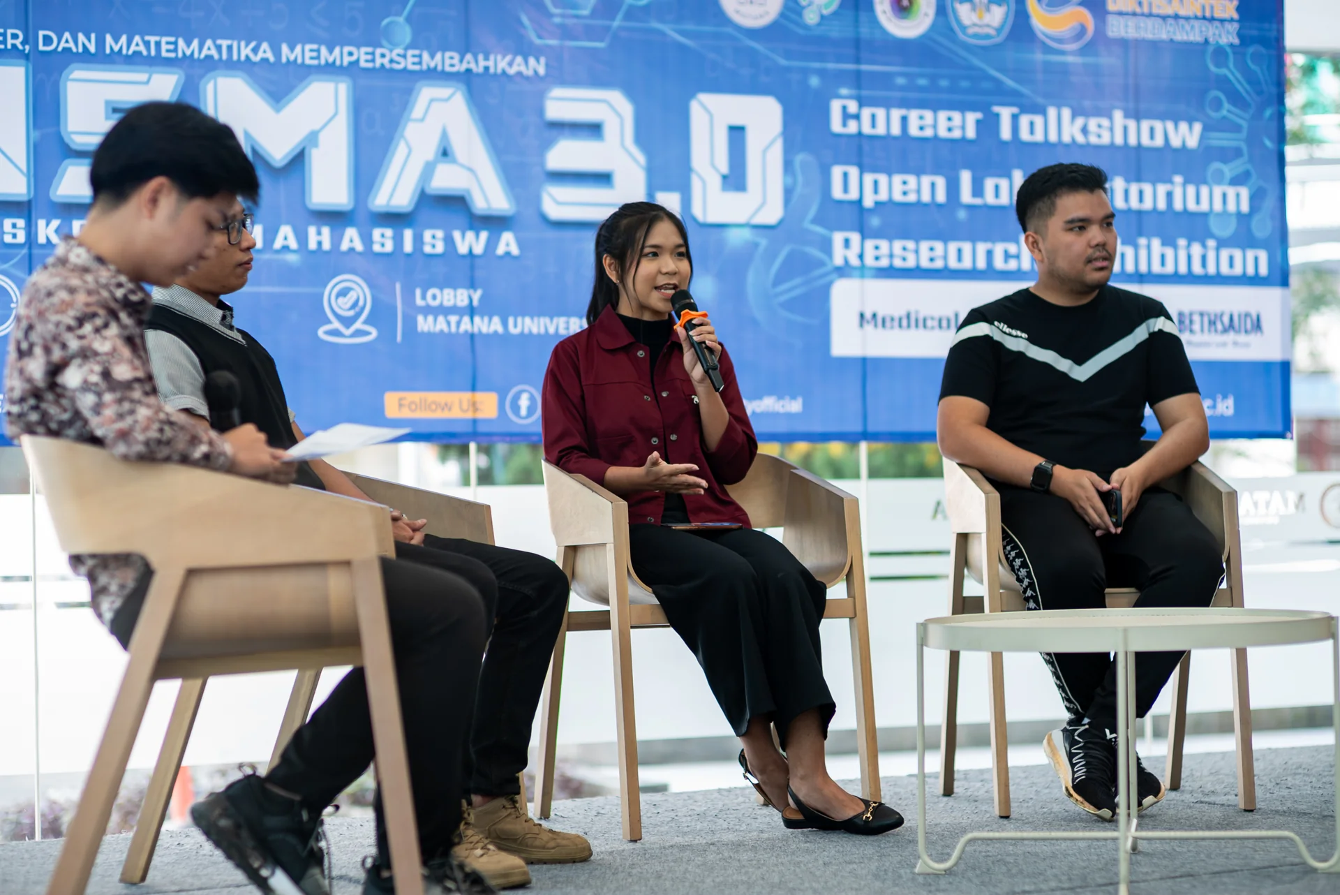 PRISMA FSKoM 3.0: Pameran Skripsi Mahasiswa Tampilkan Inovasi dan Kolaborasi dengan Dunia Industri