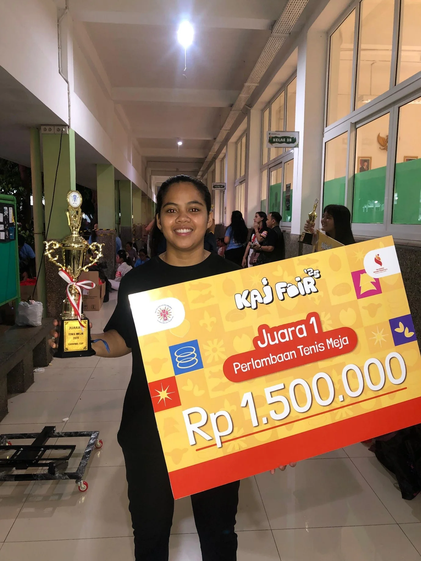 Mahasiswa Akuntansi Marcella Rosa Triastuti Raih Juara 1 Lomba Tenis Meja dalam Acara Keuskupan Agung Jakarta Fair