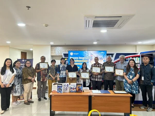 Dosen Fakultas Bisnis dan Pariwisata Matana University Donasikan Buku Ajar untuk Perpustakaan Kampus